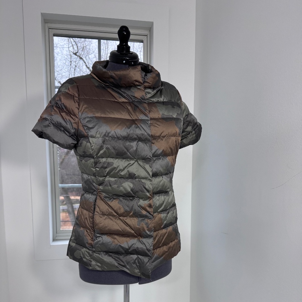 Short sleeved puffer Vest jacket khaki metallic